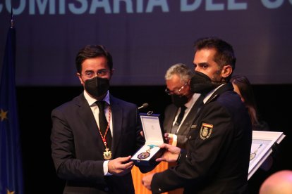 La Policía Nacional recogió la Medalla de Honor.