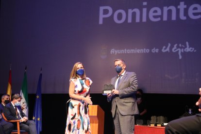 El Hospital de Poniente recibió un galardón.