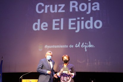 Cruz Roja de El Ejido recibió otro galardón.