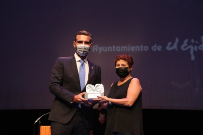 Cáritas Parroquial hizo una gran labor ante la pandemia y recibió su reconocimiento.