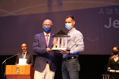 Jesús Bustos fue reconocido a la Trayectoria Deportiva por su brillante carrera vinculada al fútbol sala.