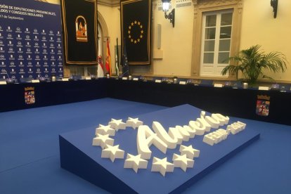 El acto se celebra en el Patio de Luces del Palacio Provincial.