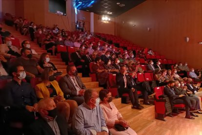 Público asistente a la gala de los VIII Premios Nacimiento celebrada en Gérgal.