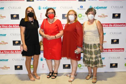 Asociación de Cuidadores de Abla: Pepi La Torre vocal; Manuela Ortiz, presidenta y recogió el premio Sociedad; Mª Ángeles Ortiz, socia; y Adoración González, tesorera.