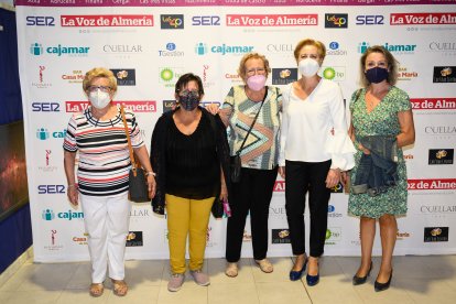 Costureras de Abla: Mª Ángeles Morales, Teresa del Carmen Martínez, Teresa Martínez, Rosalía García, que recogió el premio Sociedad, y Rosa María Rodríguez.