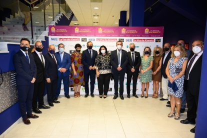 Ricardo Céspedes, Blas Navarro, Antonio Torres, Rafa Portero, Carmen Navarro, Ángel Escobar, Matilde Díaz, Antonio Fernández, Felix Ortiz, Rosa Ortiz, Rosa Mª Rodríguez, Luis Rogelio Rodríguez-Comendador, Olivier Mnez, Paqui Nieto y Juan Manuel Salmerón.