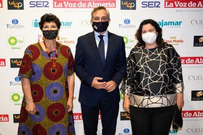 La diputada de Iniciativas Europeas, Carmen Navarro; el vicepresidente de la Diputación Provincial, Ángel Escobar; y la diputada del PFEA, Matilde Díaz.