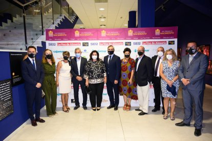 Ricardo Céspedes, Antonia S. Villanueva, María Carreño, Guillermo Mesas, Matilde Díaz, Ángel Escobar, Carmen Navarro, Luis Rogelio Rodríguez-Comendador, Juan Manuel Salmerón, Paqui Nieto y Olivier Martínez.