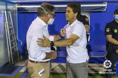 Rubi saluda a Anquela.