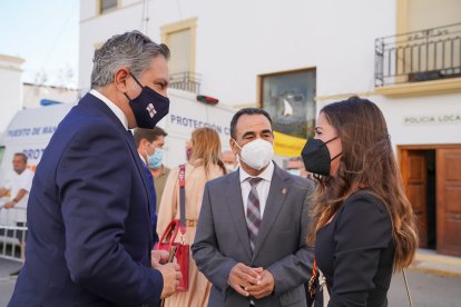 El vicepresidente de la Diputación de Almería junto al alcalde de La Mojonera y la concejala de Dalías.