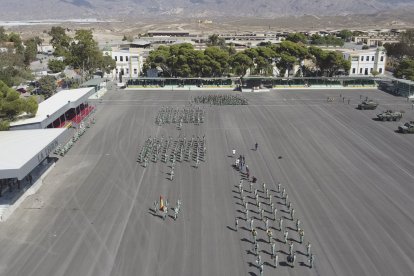 Durante el acto se entregaron medallas al mérito militar por la participación en la Operación Balmis contra el coronavirus.