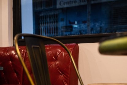 Cuidados detalles en la reapertura de la hamburguesería.