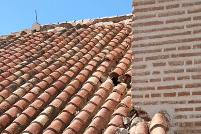 El tejado de la iglesia de Adra había avisado tiempo atrás de su fragilidad.