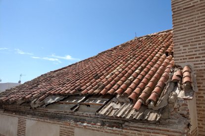 La cornisa trasera de la iglesia, tras venirse abajo.