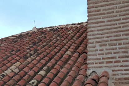 El tejado de la iglesia cayó en la madrugada del pasado lunes.