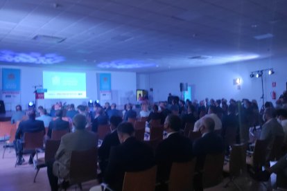 Público en el Centro de Exposiciones y Congresos de Campohermoso.