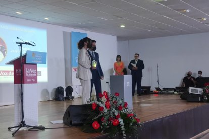 Pablo Jaramillo ha sido premiado en la categoría de Deporte. El galardón lo ha recogido su sobrina, Martina Jaramillo.