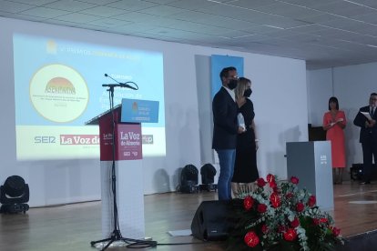 El Premio Turismo ha sido para la Asociación de Empresarios del Parque Natural (Asemparna). Lo ha recogido su presidente, Francisco Jesús García Garrido.