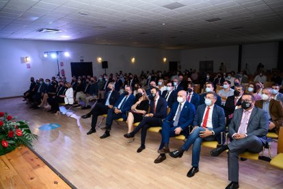 Autoridades y representantes empresariales y vecinales se reunieron en Campohermoso.