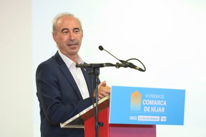 Javier Deleyto agradeciendo el galardón.