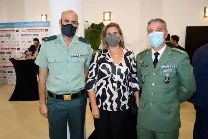 Jacobo Martín Lueches, junto al teniente coronel Raúl Sánchez y Laura Navarro.