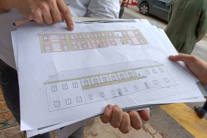 Proyecto modificado de las fachadas (arriba) y el inicialmente previsto (abajo)