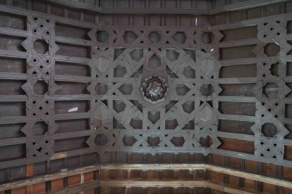Detalle del artesonado mudéjar del Real Hospital de Santa María Magdalena