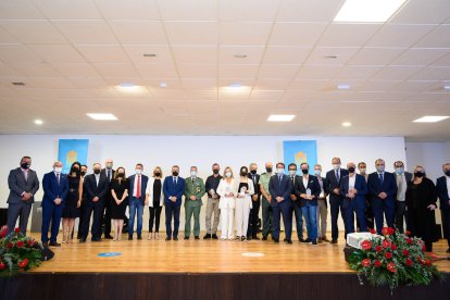 Foto de familia al completo.