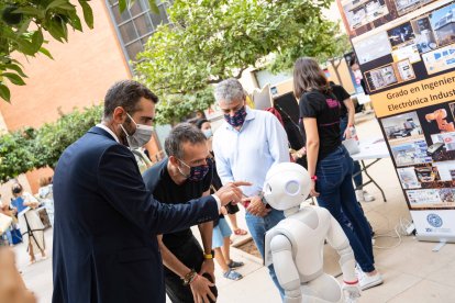 Recorrido por los stand.