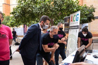 Ramón Fernández-Pacheco, atento.