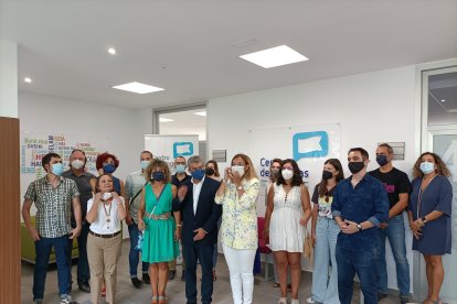 Carmelo Rodríguez, rector de la UAL, y Loreto Cantón, directora del Centro de Lenguas, en la inauguración de la ampliación de las instalaciones.