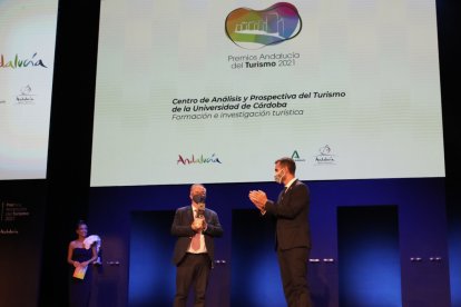 Ramón Fernández-Pacheco, alcalde de Almería, entregó uno de los galardones.