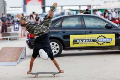 El esplendor del movimiento skater en Almería dejó constancia en la exhibición que se celebró en el CC Torrecárdenas.
