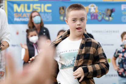 Uno de los jóvenes participantes en la Micropasarela.