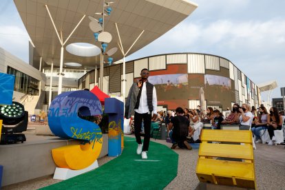 La pasarela verde en la Plaza Mónsul del Centro Comercial Torrecárdenas hace un guiño a esa necesidad de biodiversidad en las ciudades.