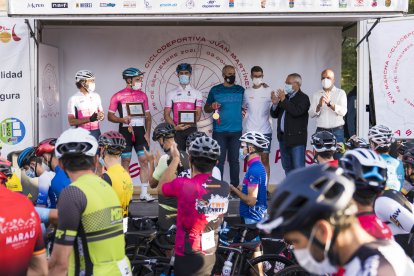 El podio con los más grandes de la carrera.