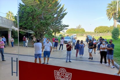 Ambiente de gala en los exteriores de la sede.