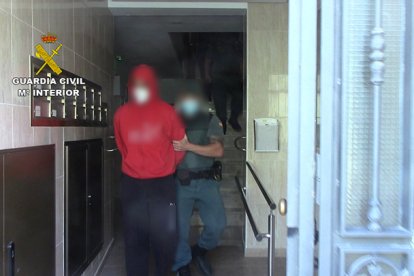 Detenido en San Fernando (Cádiz) un entrenador de fútbol acusado de exhibicionismo y abusos sexuales a menores.