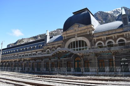 La estación fantasma de Canfranc, Huesca.