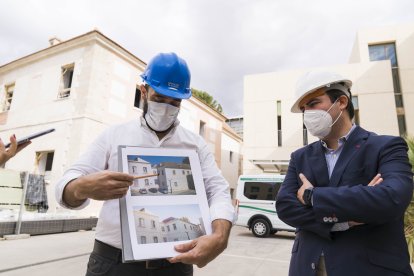Alfredo Garrido junto a Fernando Giménez durante la visita