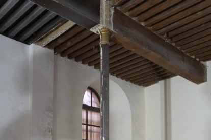 Pilar de fundición aparecido en la capilla de Santa María Magdalena