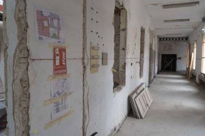 Trabajos en marcha en los pasillos del Hospital Provincial en la planta baja del edificio