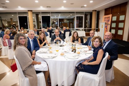 Abelardo Campra, Charo Fernández, Jesús Posadas, José Manuel Rodríguez, María José Daureo, Mariano Martínez, Teresa Tijeras y Zohra Larbi.
