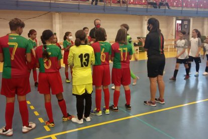 Los equipos alevines preparados para la final.