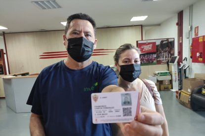Antonio Moya y Catalina Iguiño sueñan con ver al Almería en Primera División.