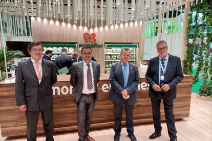 Visita de la delegación del Ayuntamiento de Pulpí al stand de Primaflor.