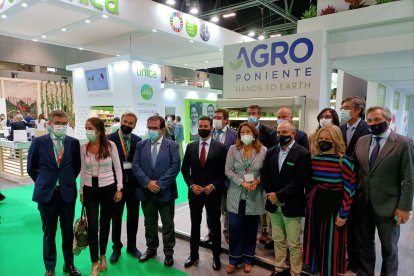 Autoridades presentes en la feria madrileña.