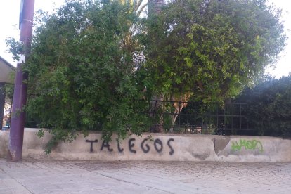 Talegos en la plaza Manolo Escobar.