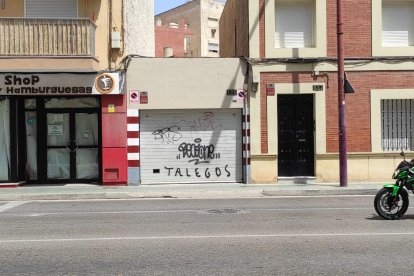 Cerca de la plaza Carabineros, otra firma de Talegos.