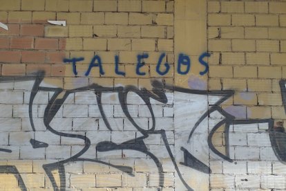 La característica firma de Talegos.